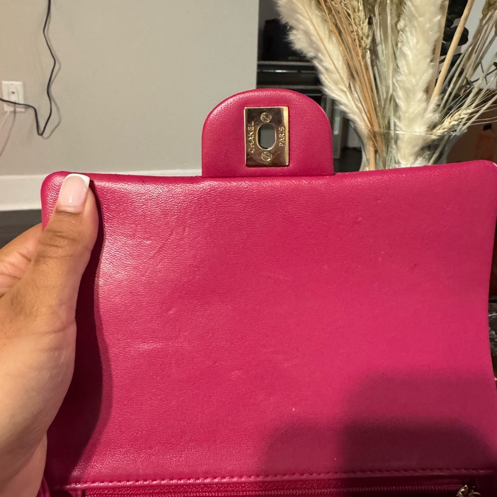 Chanel Pink Quilted Crossbody Bag with Gold Hardware - Picture 3 of 9